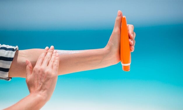 Sensitive Skin: How to Avoid Skin Irritation from Sunscreen