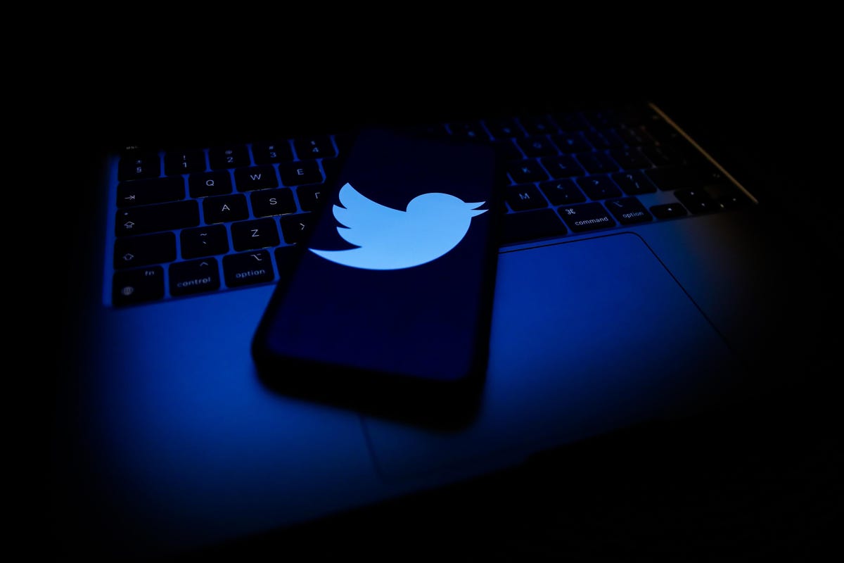 Three More Top Twitter Execs Depart Amid Musk Takeover Turmoil