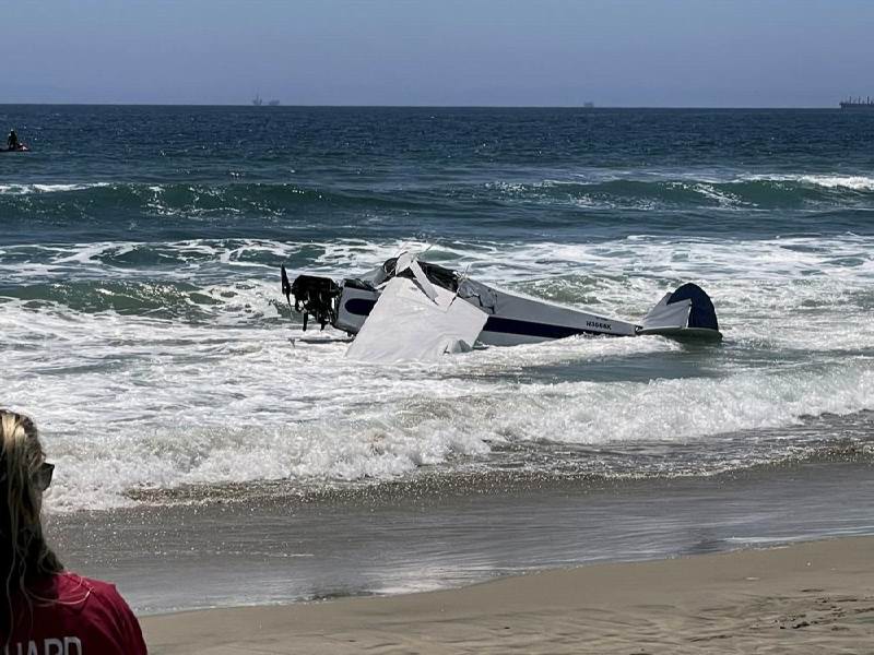 Plane crashes near lifeguard competition