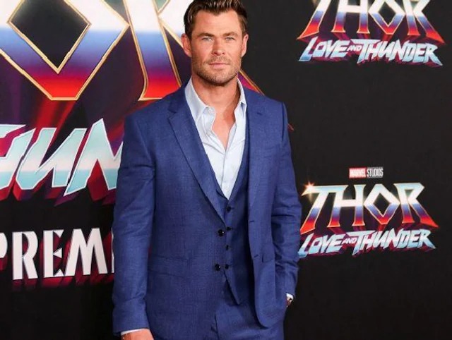 Chris Hemsworth poses on the red carpet at the premiere of Marvel Studios